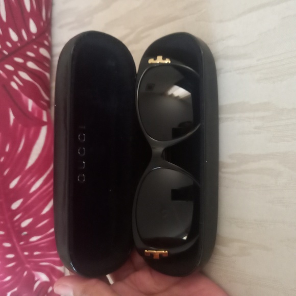 Tory Burch sunglasses with gucci case - Picture 10 of 10